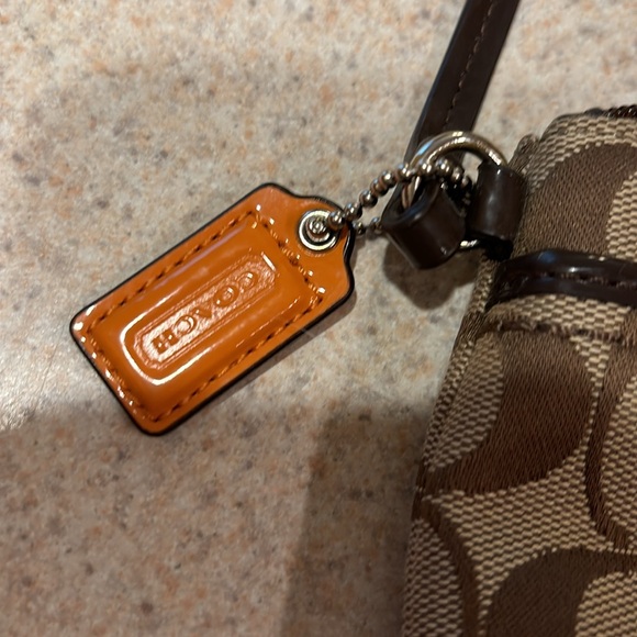 Coach wristlet - Picture 3 of 9